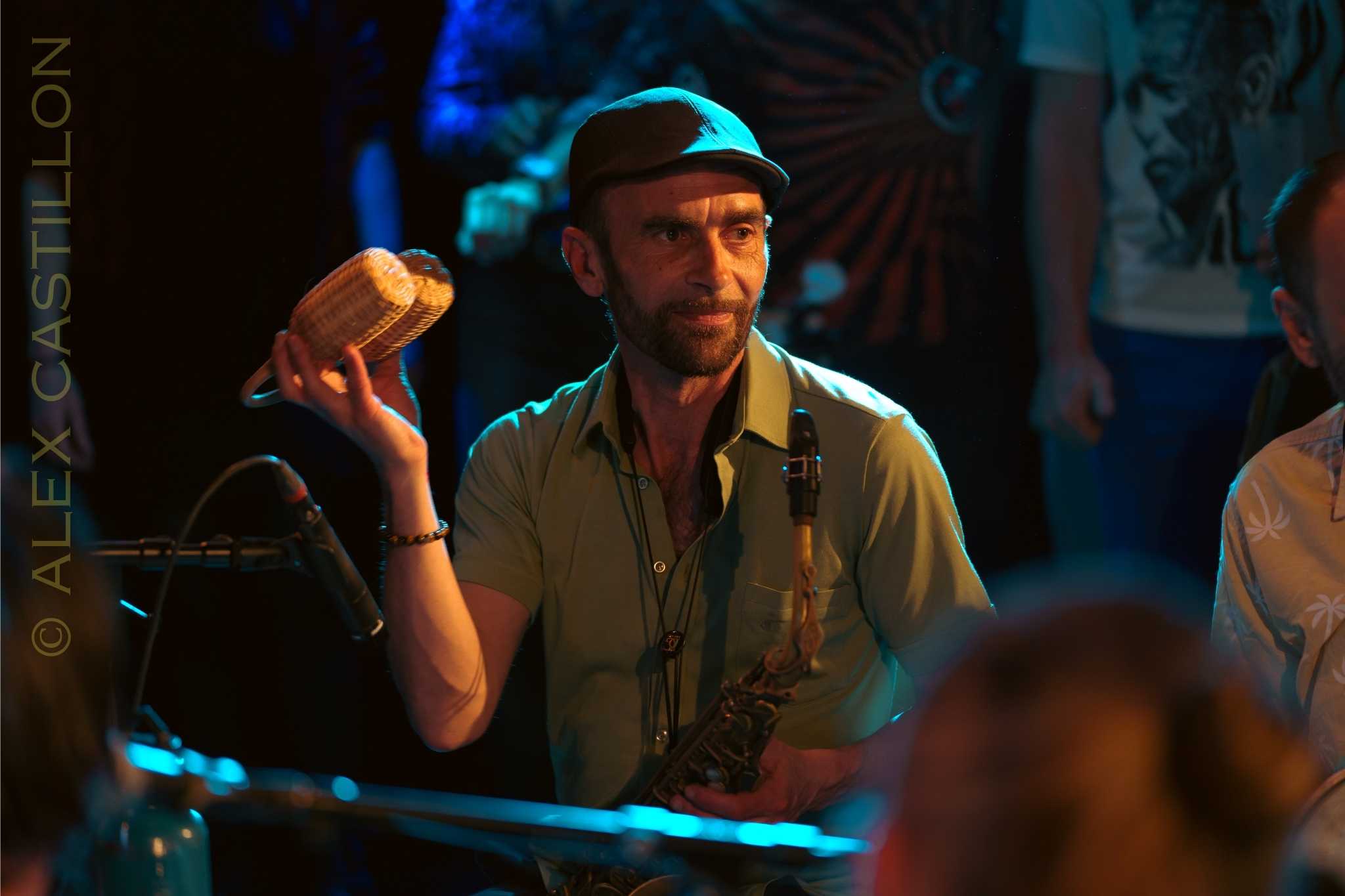 Roda de la Guill - Samba sous le zinc au Toi Toi Groupe de musique brésilienne, samba, roda de samba, Lyon, Rhône Alpes, Auvergne, percussions brésiliennes