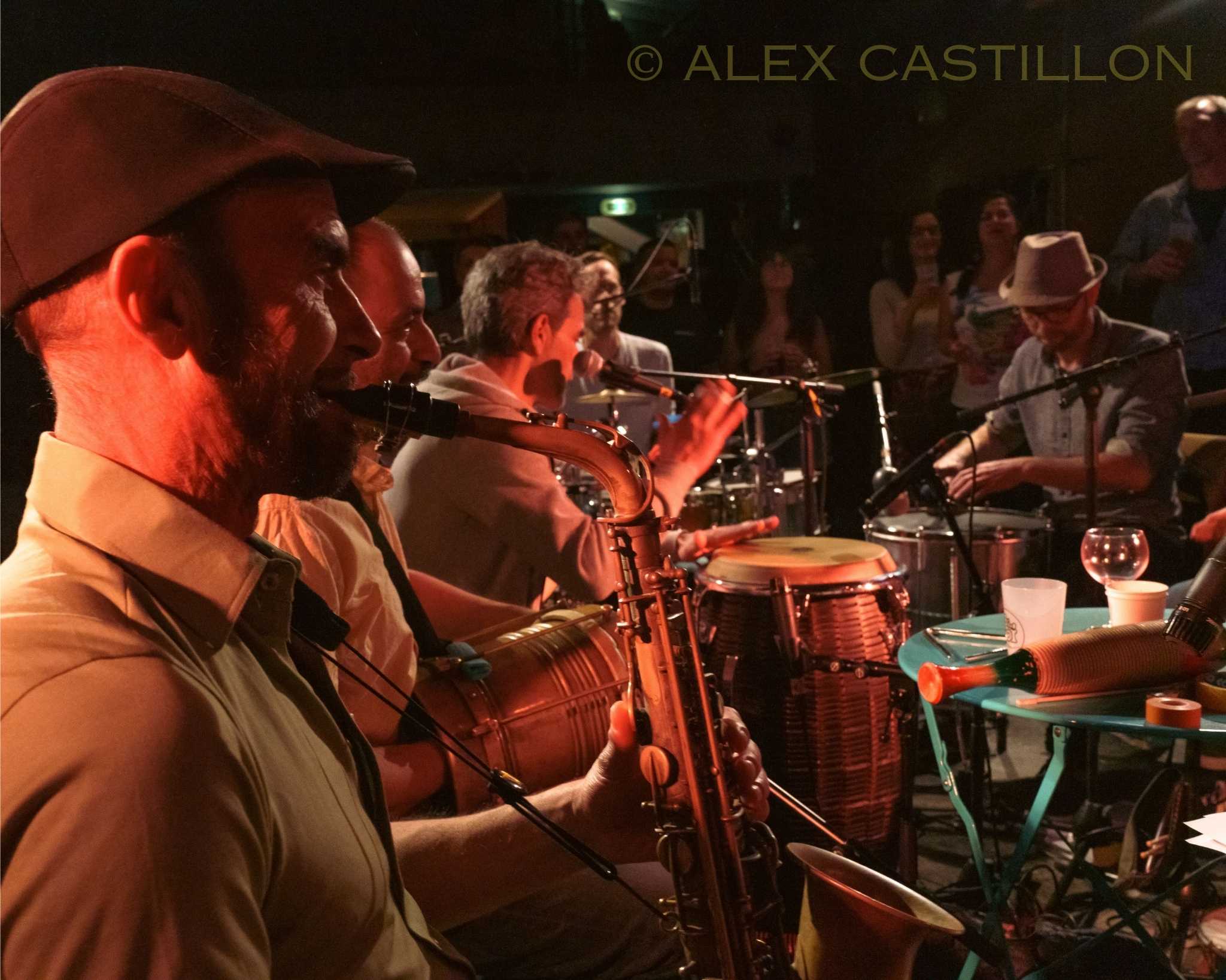 Roda de la Guill - Samba sous le zinc au Toi Toi Groupe de musique brésilienne, samba, roda de samba, Lyon, Rhône Alpes, Auvergne, percussions brésiliennes