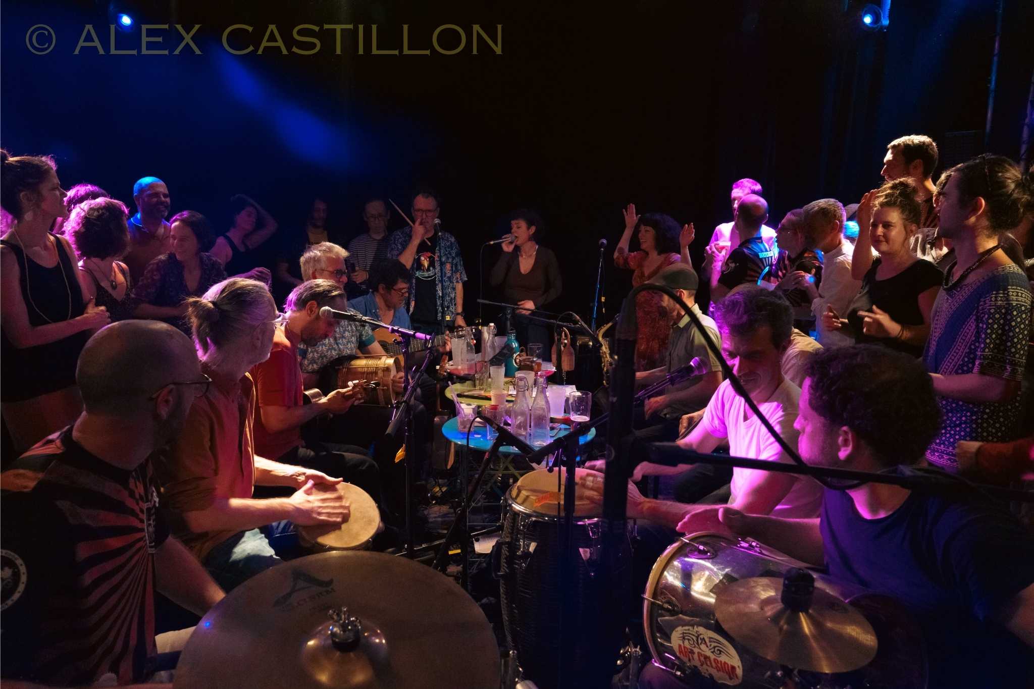 Roda de la Guill - Samba sous le zinc au Toi Toi Groupe de musique brésilienne, samba, roda de samba, Lyon, Rhône Alpes, Auvergne, percussions brésiliennes