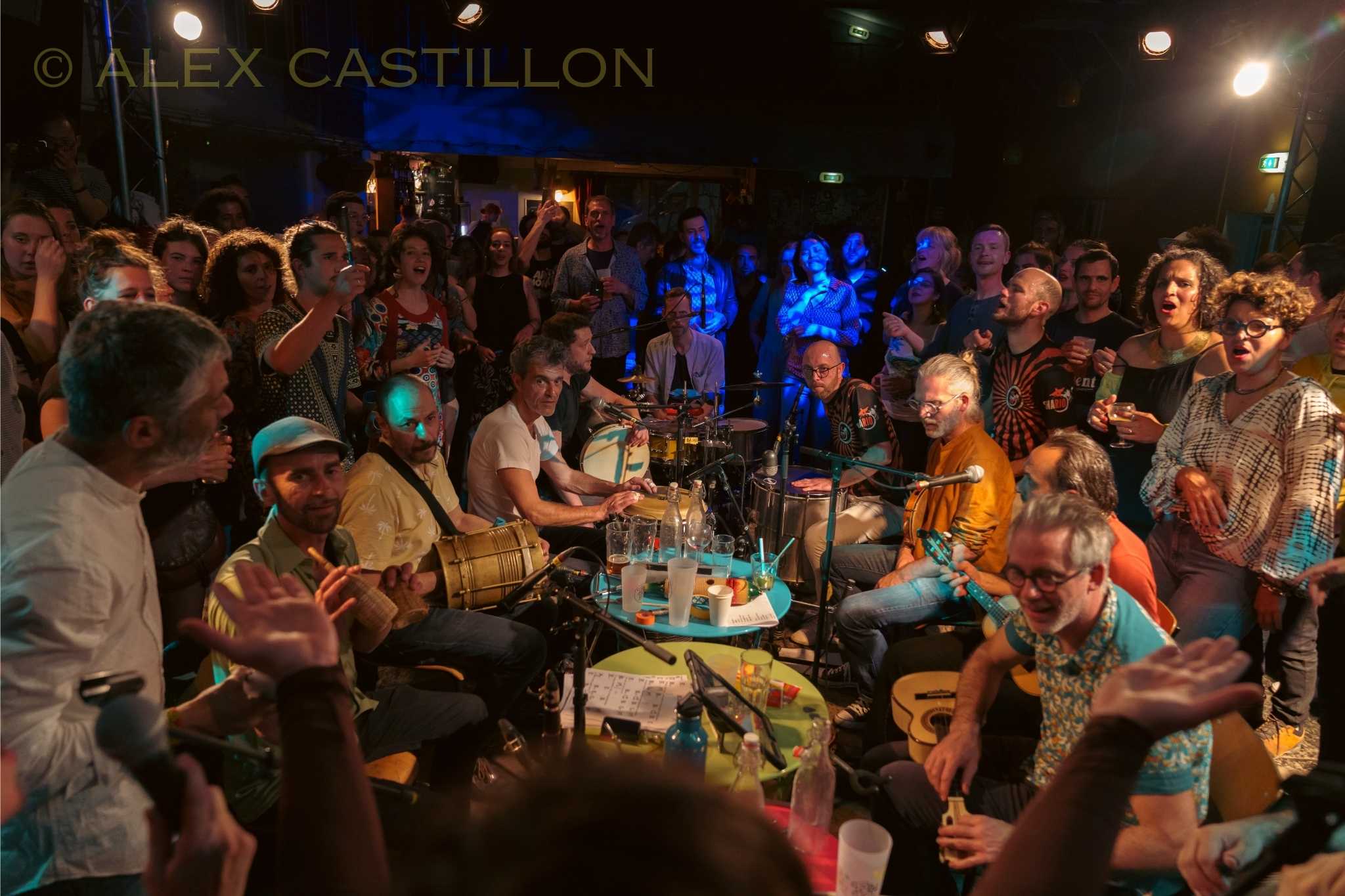 Roda de la Guill - Samba sous le zinc au Toi Toi Groupe de musique brésilienne, samba, roda de samba, Lyon, Rhône Alpes, Auvergne, percussions brésiliennes