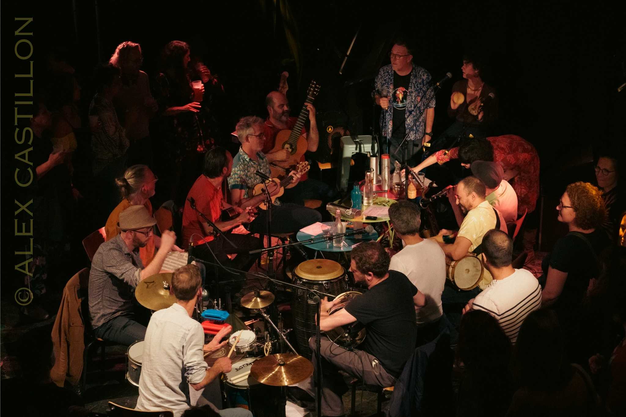 Roda de la Guill - Samba sous le zinc au Toi Toi Groupe de musique brésilienne, samba, roda de samba, Lyon, Rhône Alpes, Auvergne, percussions brésiliennes